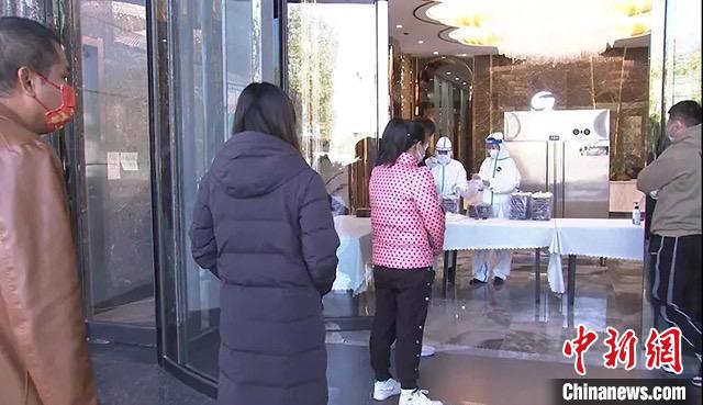额济纳滞留游客的一场特殊旅行：感受边城的“春天"