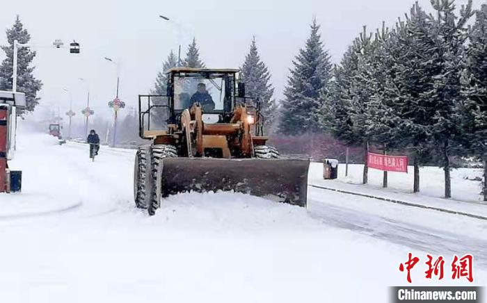 部分地区积雪深度达到10厘米.　冯宏伟 摄