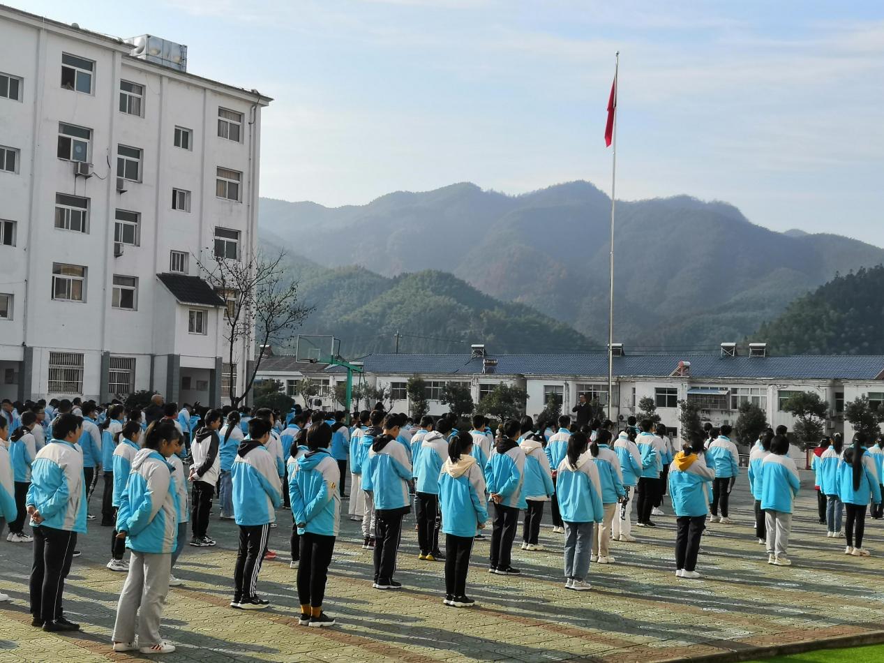 霍山县佛子岭镇中心学校深入开展“宪法宣传周”活动