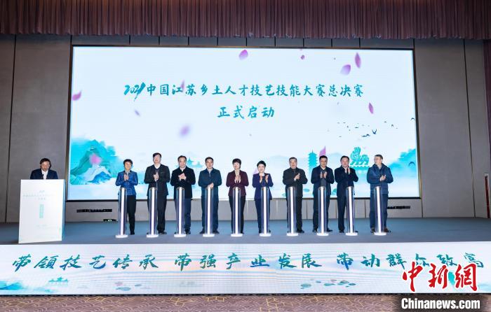 剪纸修脚玉雕刺绣 乡土人才聚首扬州亮“十八般武艺”