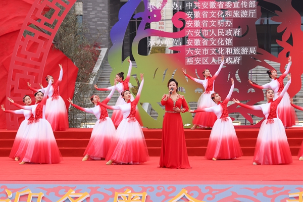 安徽六安： “村晚”舞台唱响文化惠民“大戏”