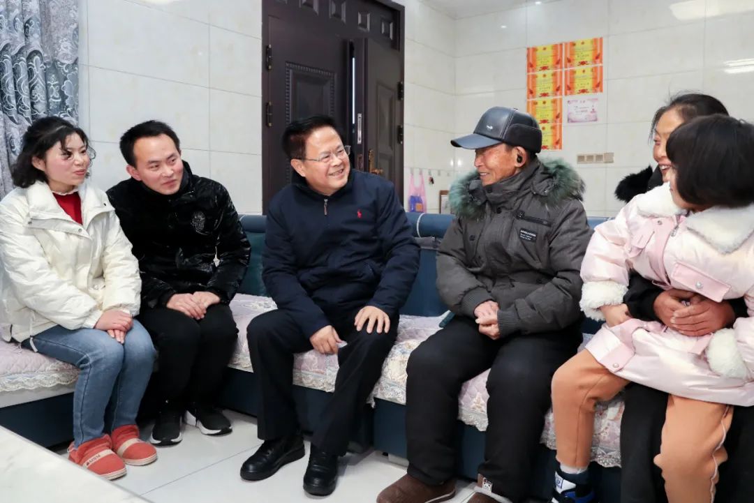 郑栅洁赴六安市霍山县走访慰问调研