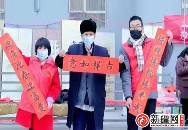喀什泽普县为群众写春联送祝福