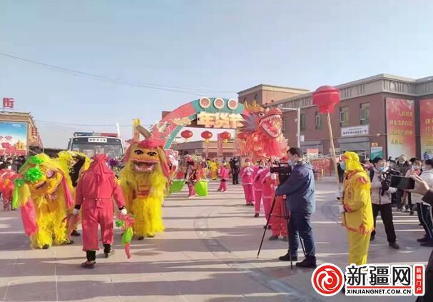 尉犁县年第三届货节上的社火表演（图片由巴州文化馆提供）