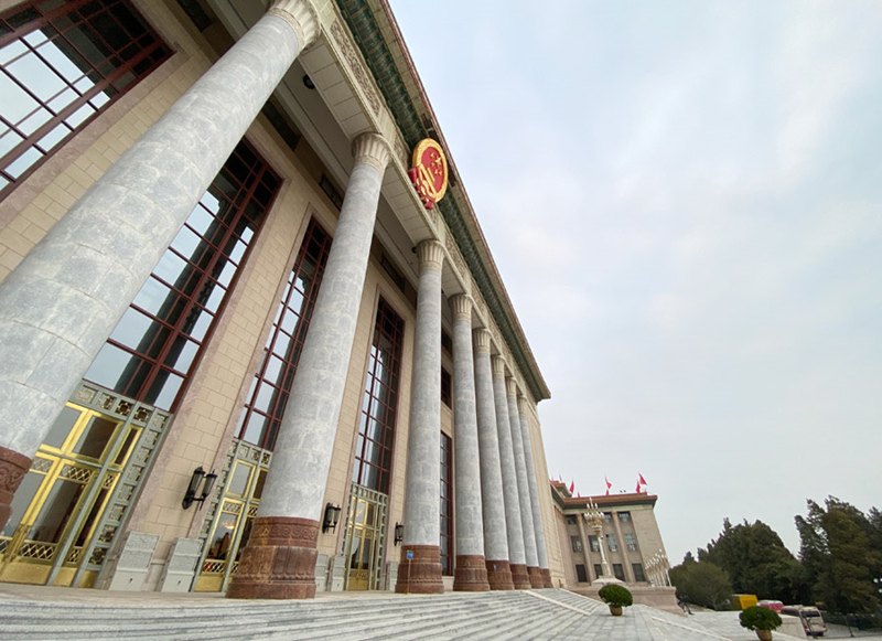 图为人民大会堂外景。