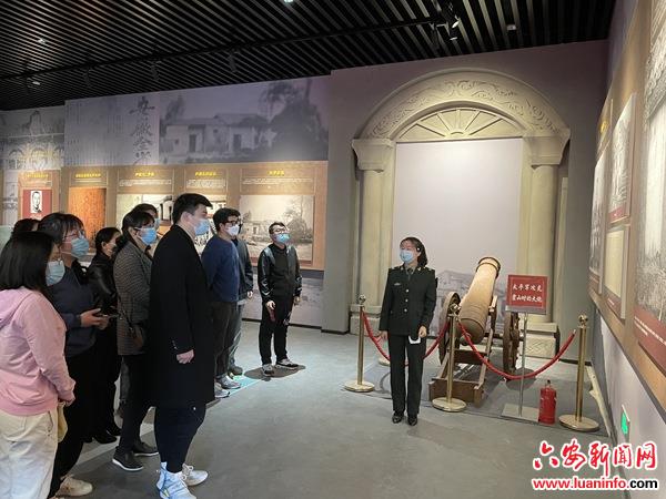 霍山县衡山镇开展“我们的节日·清明”之“缅怀先烈 青年在行动”活动