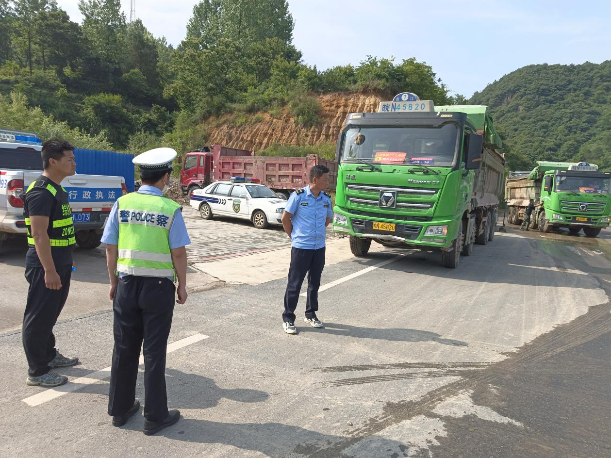 铁冲派出所：积极开展交通安全整治行动