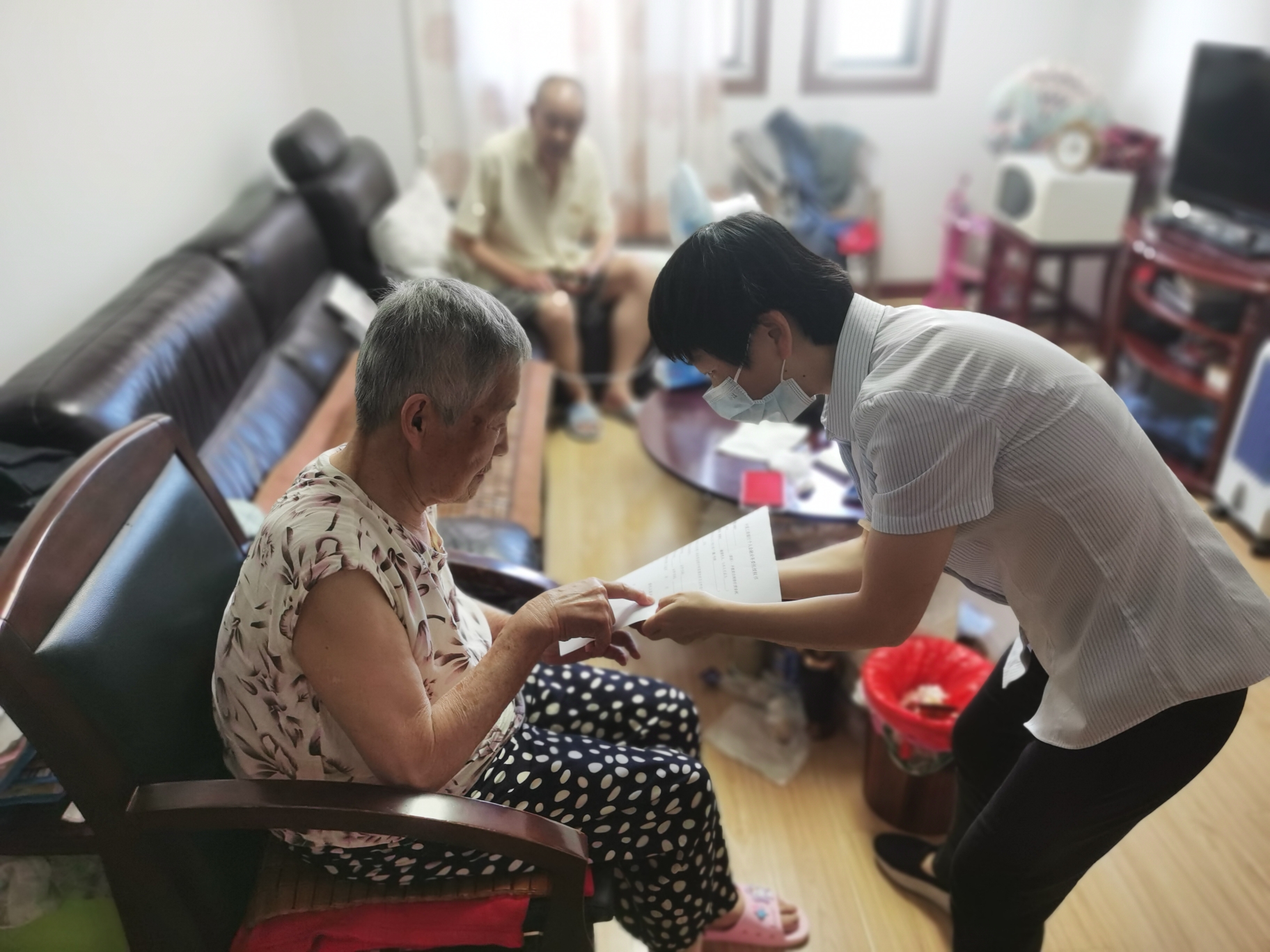 工行六安解放路支行：银行服务无小事 上门服务暖人心