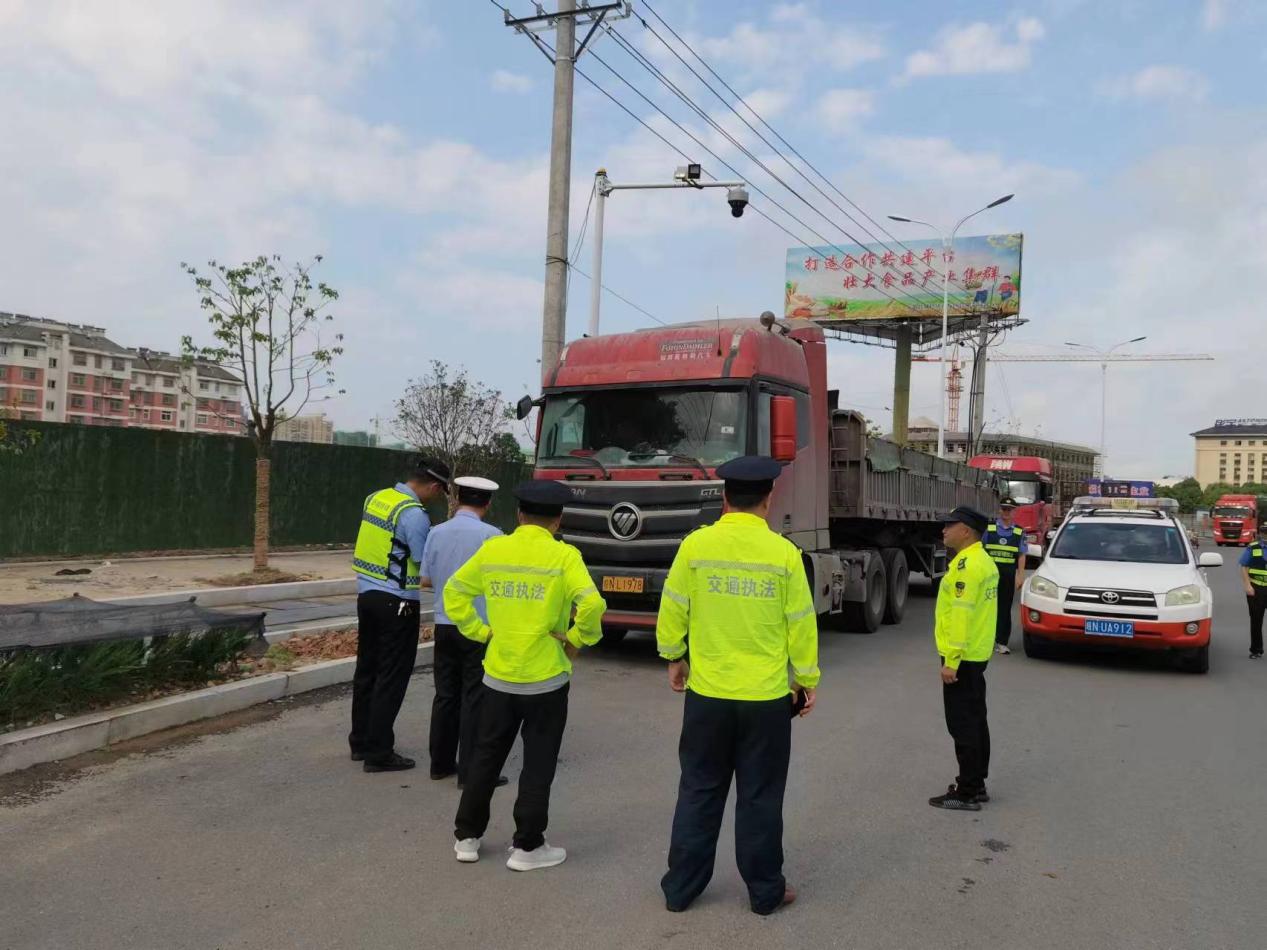 舒城县交通执法大队：夏日炎炎 有你们真甜