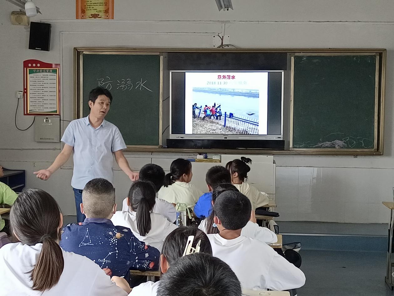 霍山县佛子岭镇中心学校开展新生防溺水安全教育活动