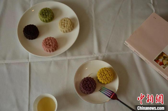 成都中医大推出药食养生月饼。　成都中医药大学供图