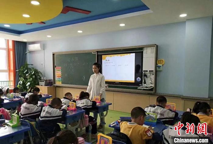 一家三代9位教师:长大后我就成了你