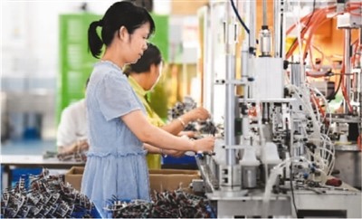 前8月中国外贸实现稳定增长（锐财经）