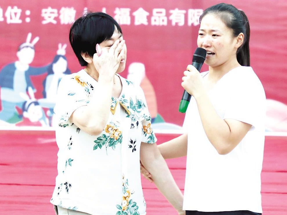 婆媳互夸 和美万家