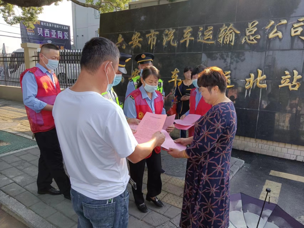 市交通运输综合行政执法支队三大队积极开展“爱国卫生法制宣传周”活动