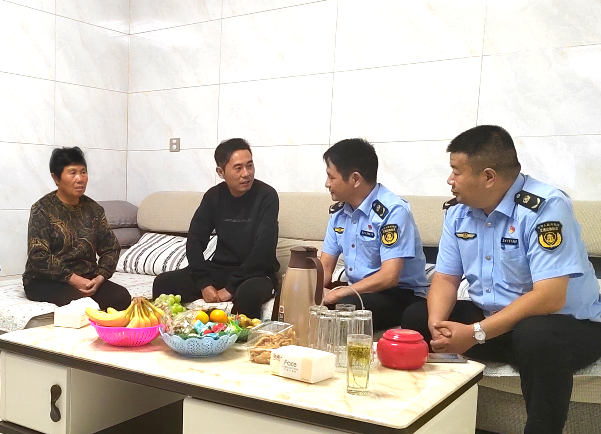 百洋铺超限超载检测站开展家风走访活动