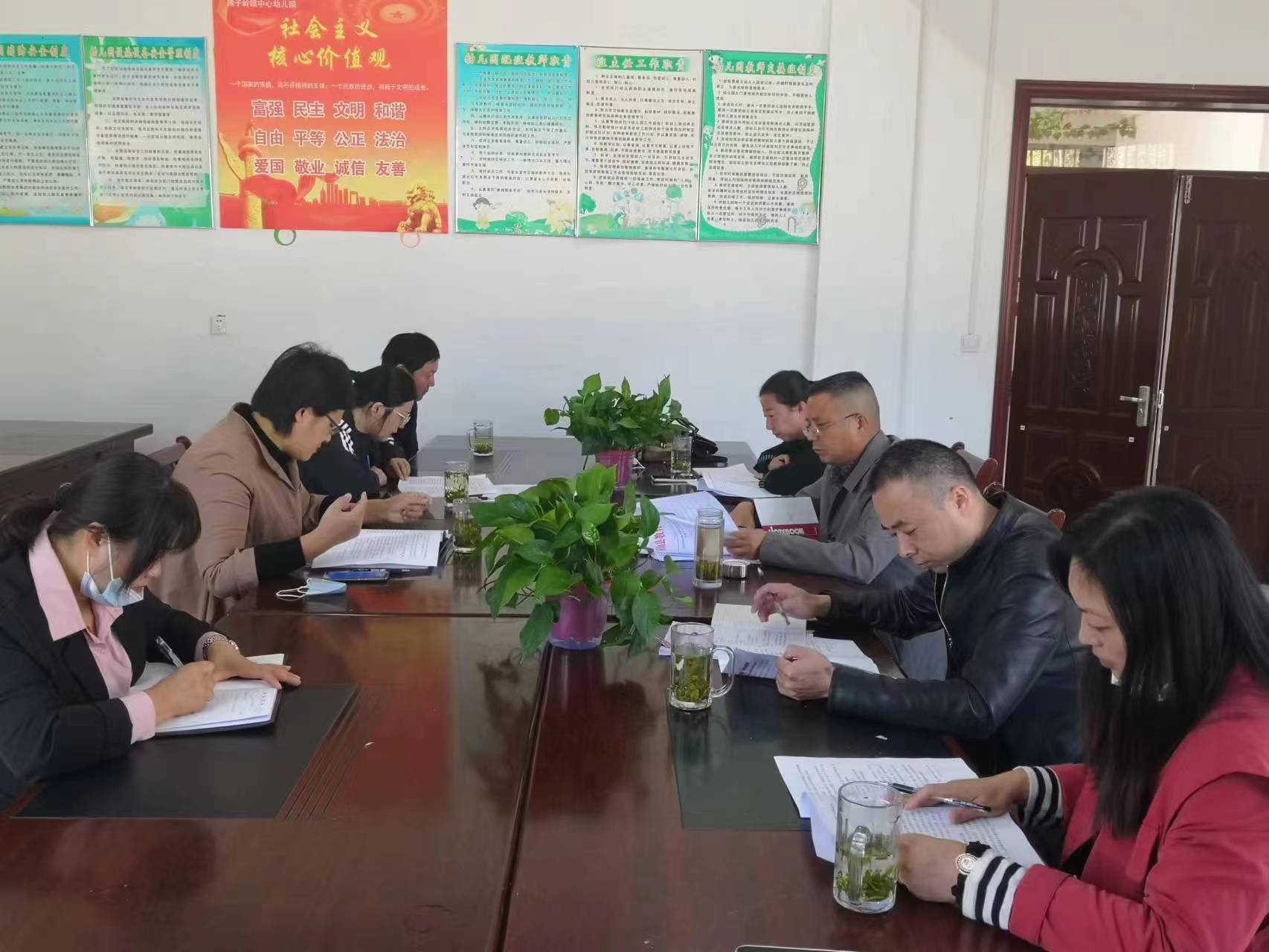 霍山县教育局督查指导佛子岭镇中心幼儿园普及普惠发展工作