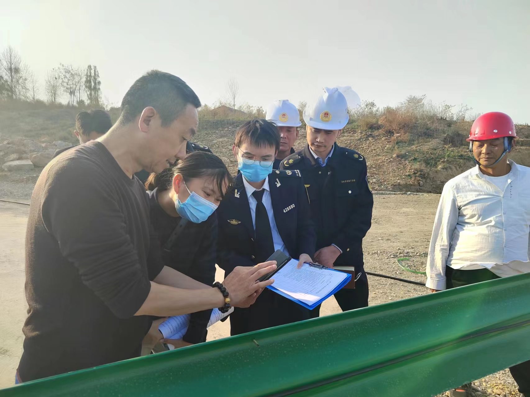 市交通运输综合行政执法支队、市地方海事处  联合开展涉水工程通航安全联合检查