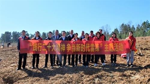 “值”此青绿，公益有我——工行六安分行开展“践行二十大精神 争当新时代雷锋”植树公益活动