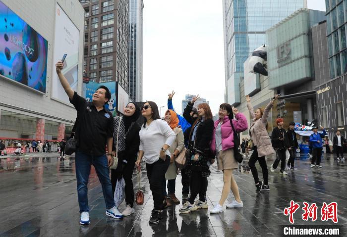 东南亚旅游从业者来蓉采风：开发深度体验 展现“不一样的成都”