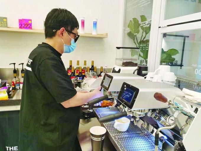 视障咖啡师：一天做出50杯好咖啡