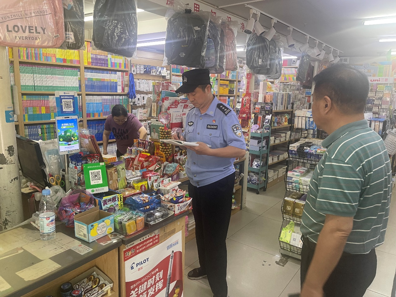 【文明创建在行动】裕安区小华山街道：开展校园周边文化市场专项整治联合行动