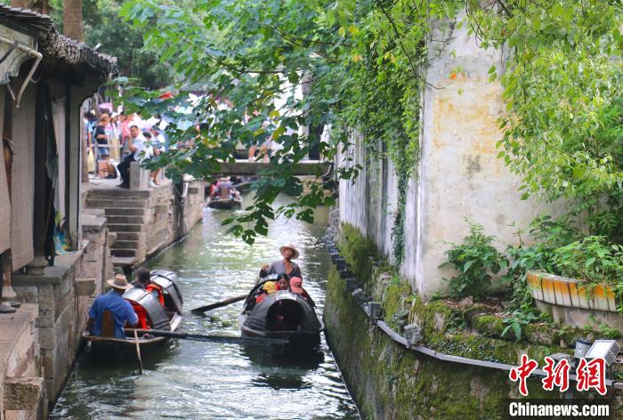 鲁迅家门口“堵船” 折射水乡暑期消费热