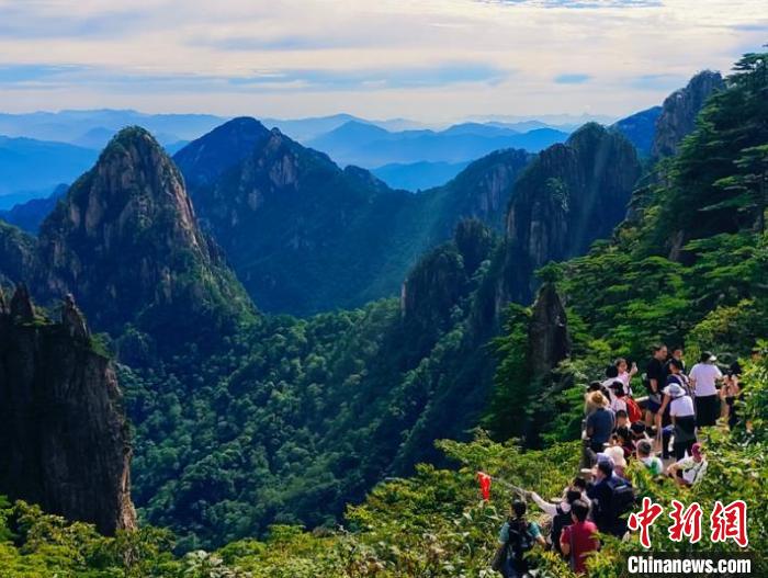 安徽黄山风景区接待游客创历史新高
