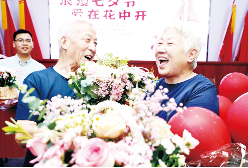 夫妻插花迎七夕