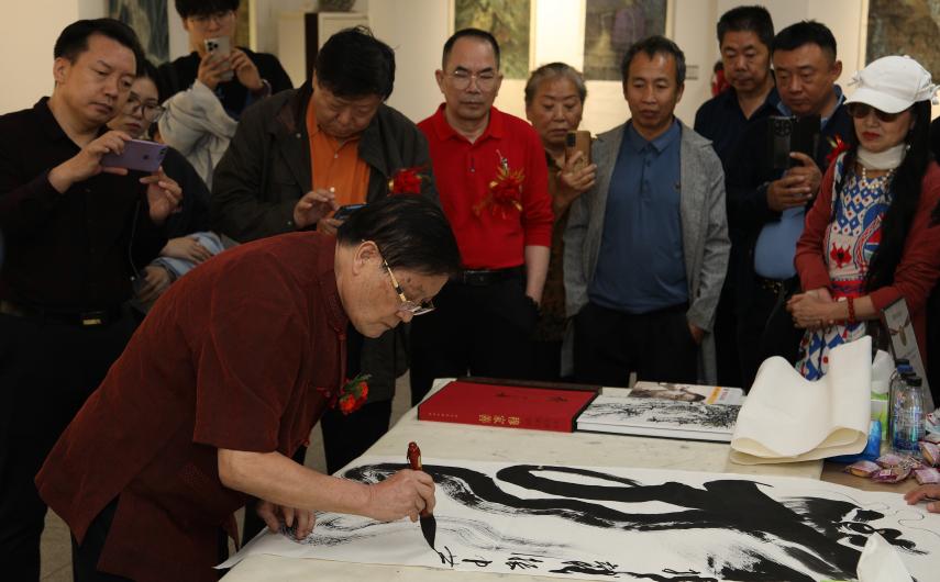 嘉宾与观众现场观摩。人民网记者 夏晓伦摄