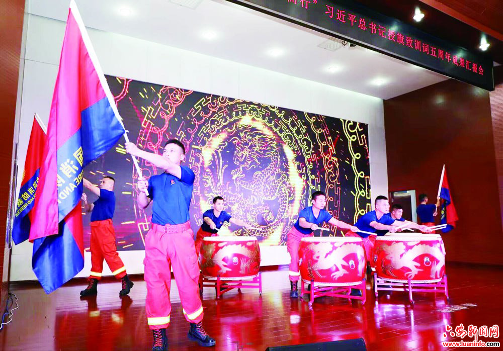 擎旗奋进　赓续荣光