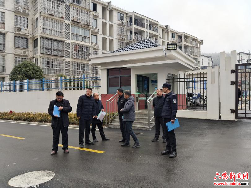 常态安全排查整治 打造平安和谐校园——佛子岭镇中心学校开展校园安全和周边环境治理专项联合检查