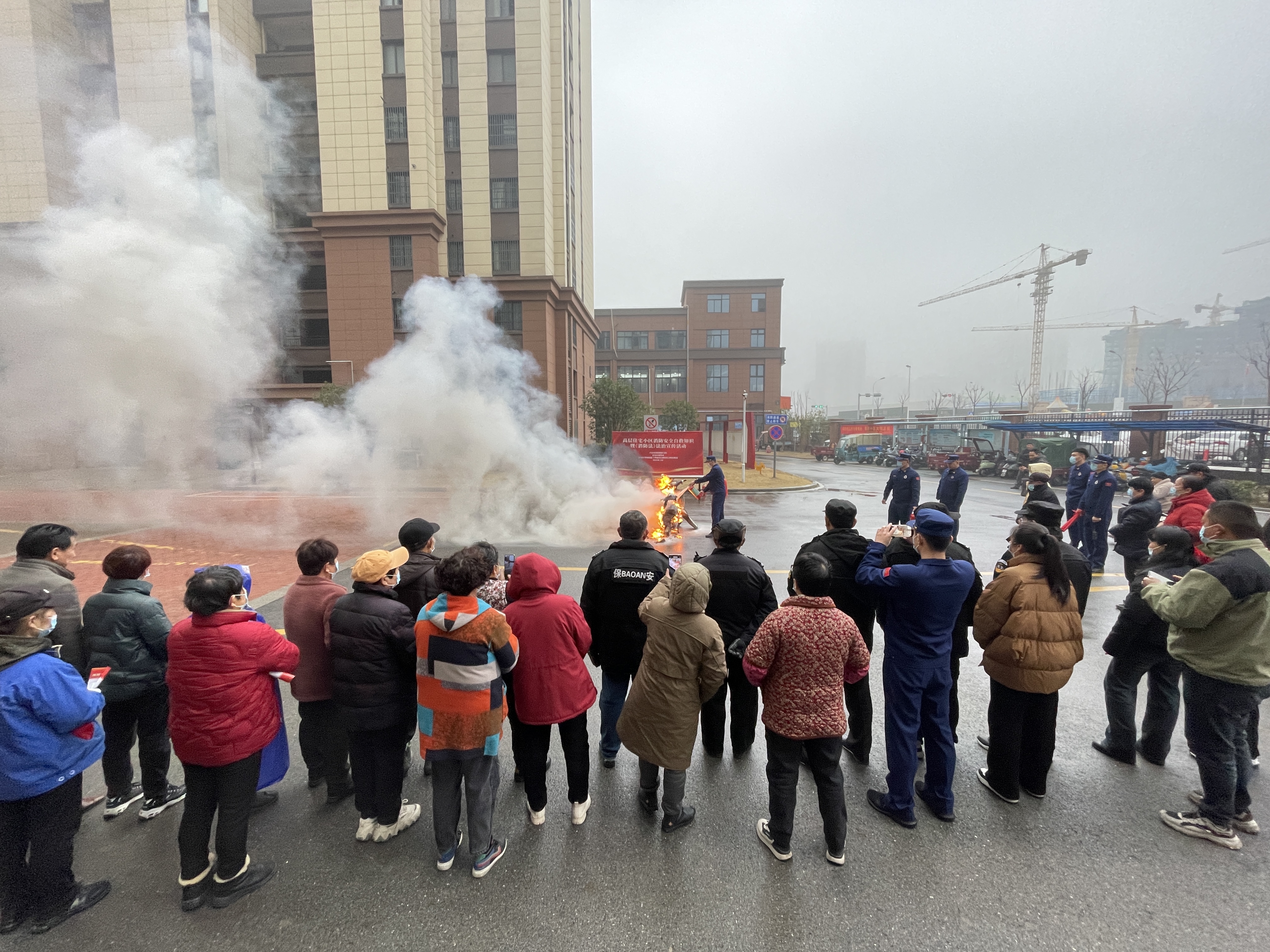 金安区望城街道十里铺社区：开展“消防知识进小区 自防自救保安全”活动