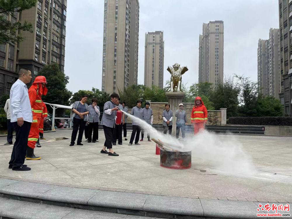望城街道十里铺社区：以练促防 防患未“燃”