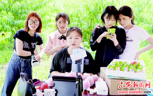 营销课变直播间 职校生变带货主播——从六安职业技术学院电商实验班看现代职教的破局之道