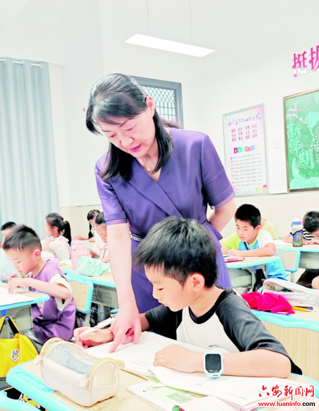 “逆向”坚守，她用爱点亮童心