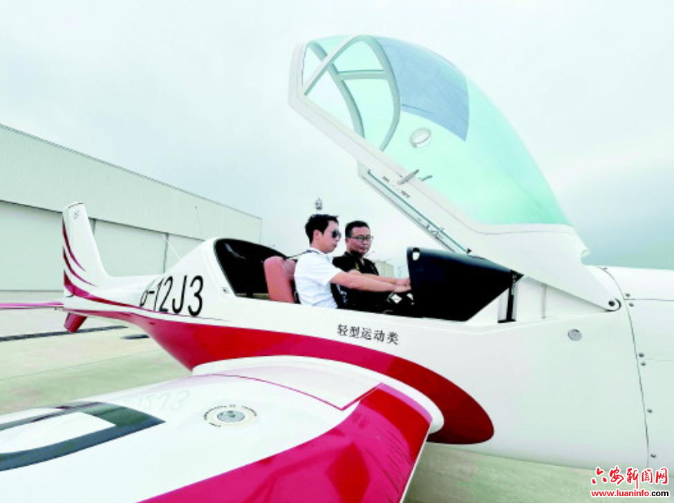 紧握操纵杆　助圆“蓝天梦”