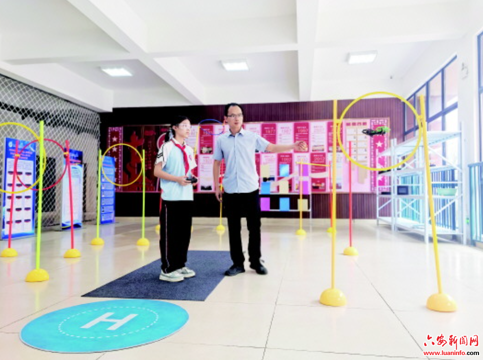 科技教育进校园：童心中播撒科学种子