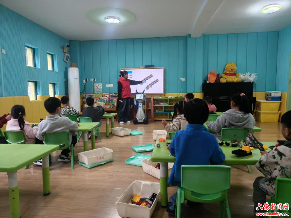 西市街道草市社区：“趣味编程 快乐成长”机器人编程活动