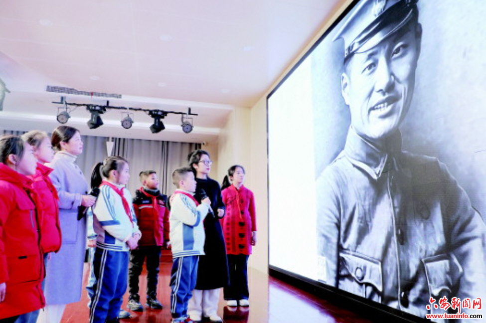 借助，与先烈跨时空“对话”