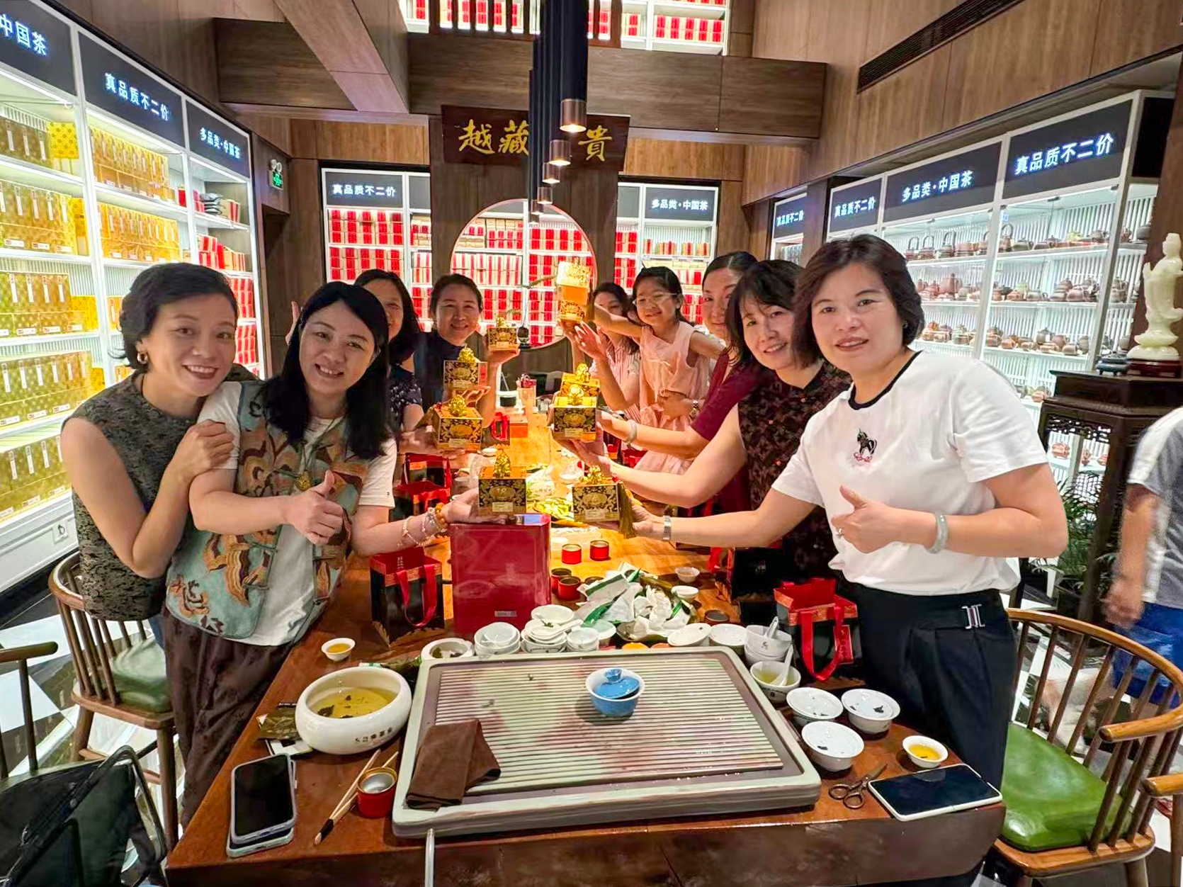 图片8、这桌茶友全部拿到茶王.jpg