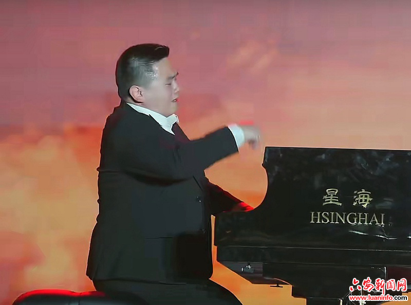 【赞家乡•颂祖国】钢琴王子李哲翔回乡献艺：琴声铿锵似战鼓，擂响家乡奋进曲