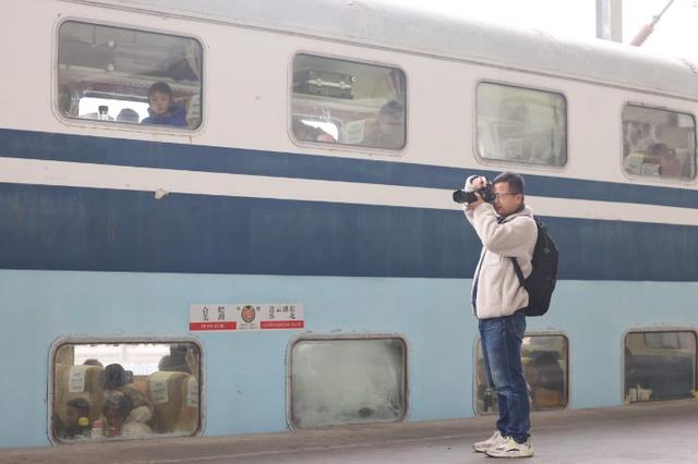 长三角唯一双层火车在安徽停放 明年春运有望开行