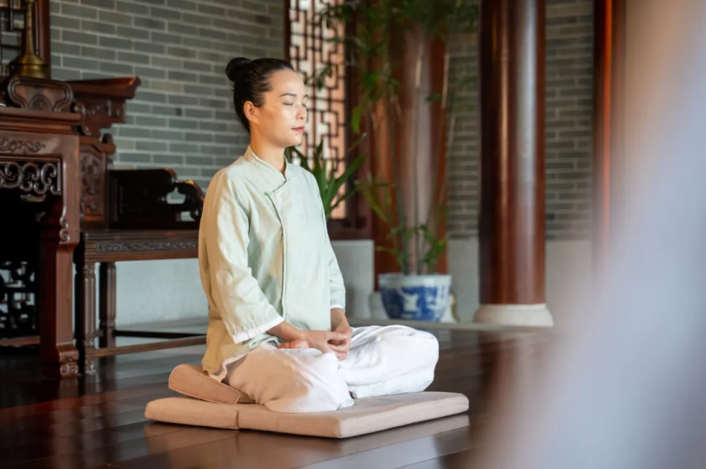 宝藏度假新体验！入住这家温泉酒店，白天禅修明心静气，夜泡温泉舒缓身体