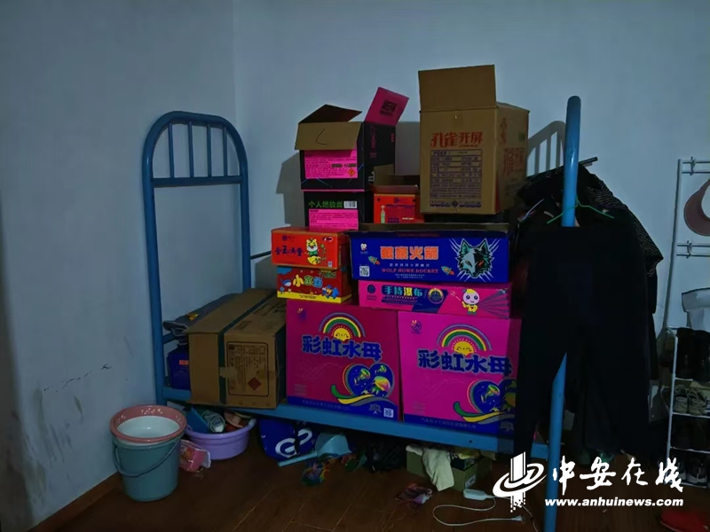 微信群售卖烟花爆竹？唐某被行拘