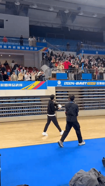 追光丨民间高手VS冠军运动员，这个比赛“有点意思”