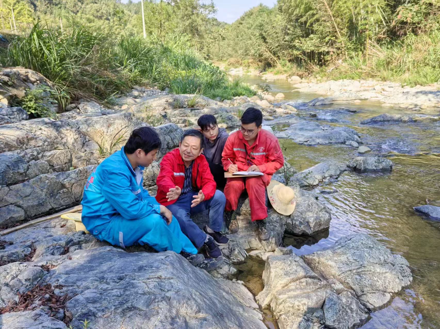 【榜样】三十二载徒步深山寻矿藏