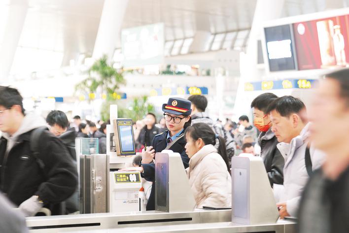 春运大幕拉开 暖心铺就归途 这份春运指南请收好