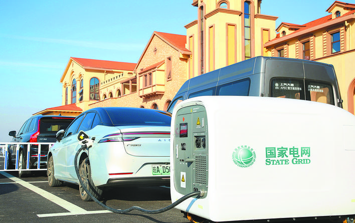 高速服务区首现超级“充电宝”