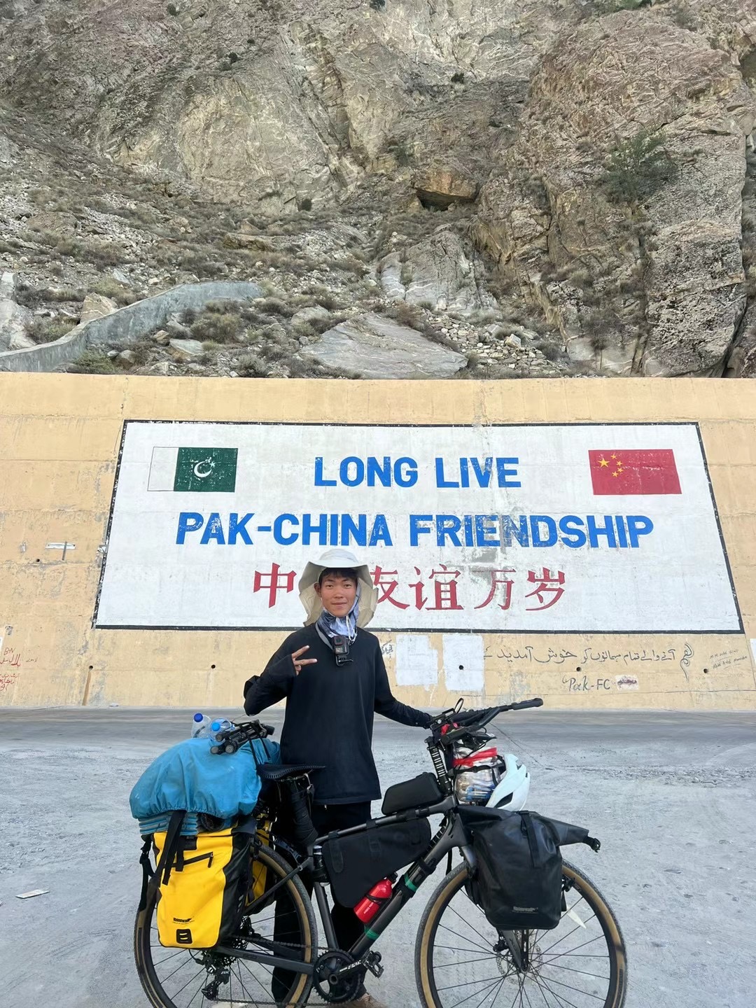 一人一车，“00后”安徽小伙骑行去非洲！